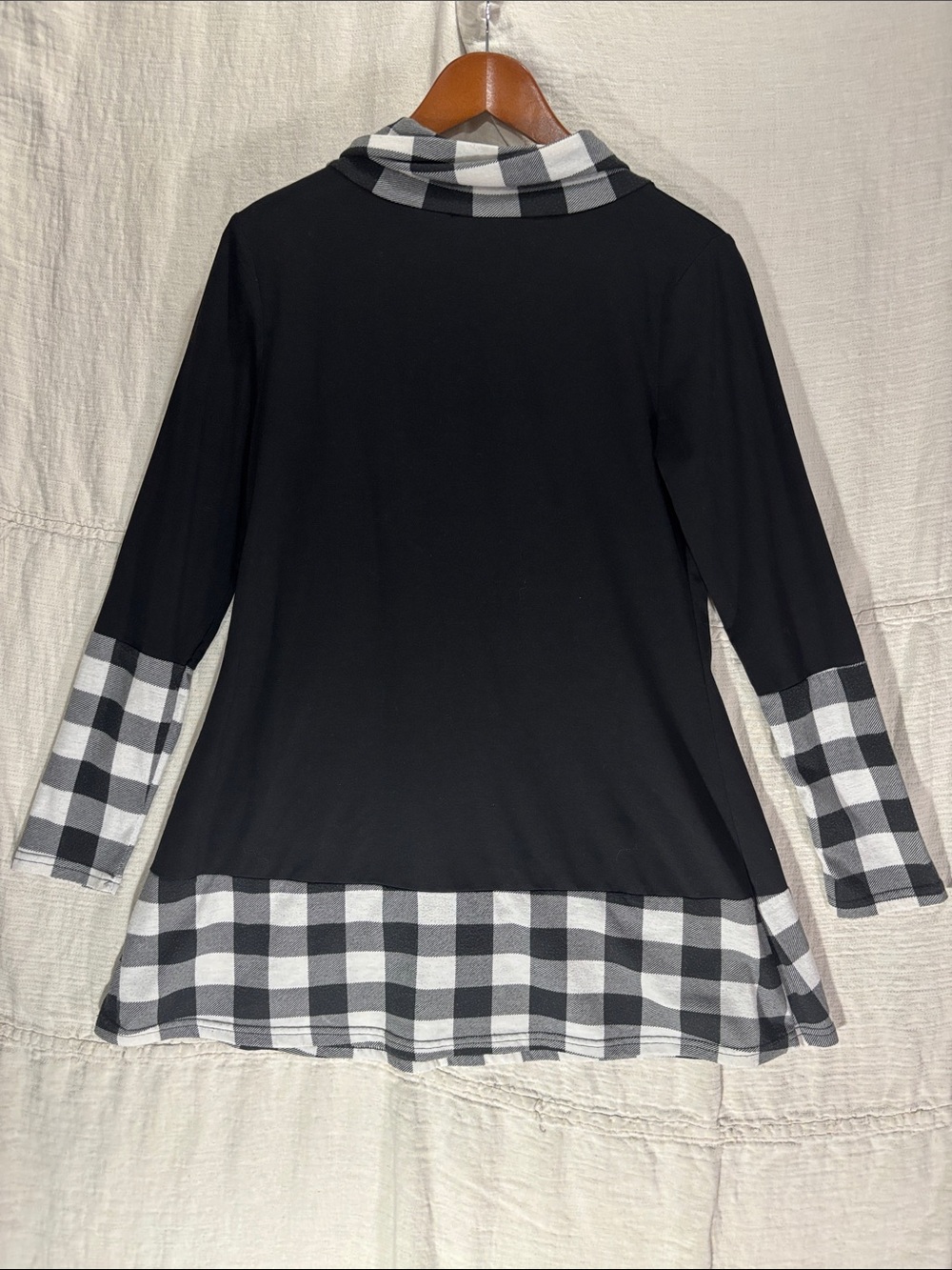 Black Plaid-Trim Long Sleeve Tunic Top - Picture 8 of 9